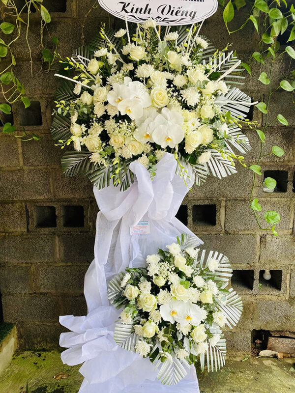 Đặt vòng hoa tang lễ Long Khánh